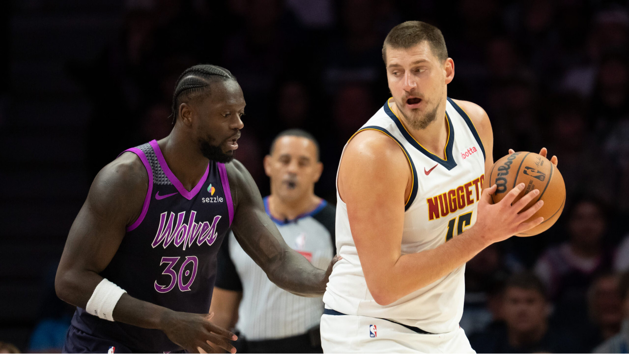 Nikola Jokic mencetak triple-double saat Denver Nuggets menang 123-112 atas Minnesota Timberwolves pada Sabtu (15/11) malam. (Foto: AP)