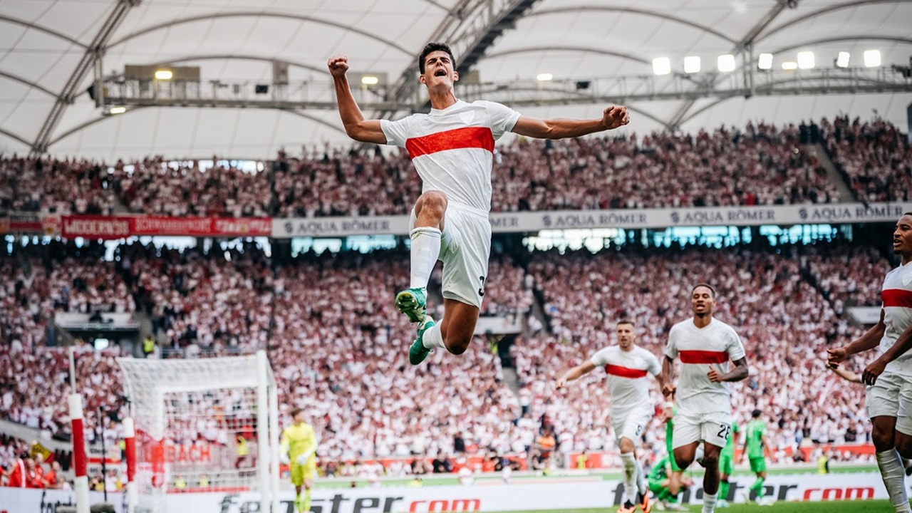 Selebrasi Chema Andres Ketika Berhasil Mencetak Gol ke Gawang Borussia Monchengladbach pada Laga Bundesliga Musim 2025/26 (Sumber: vfb.de/)