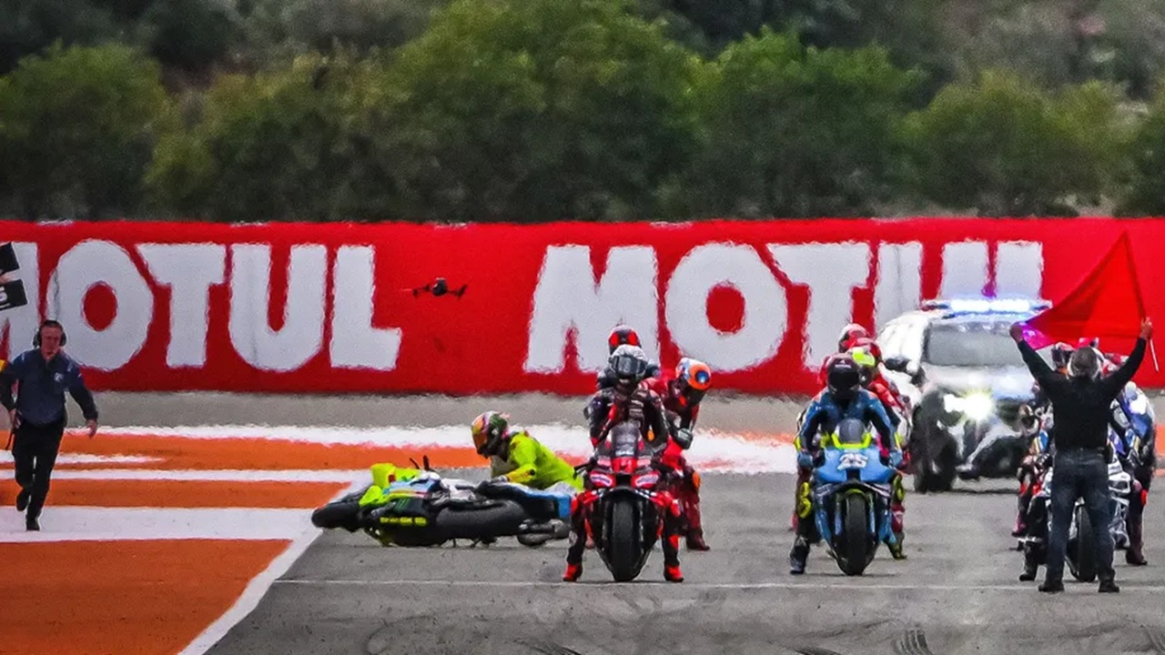 Aleix Espargaro tertabrak Franco Morbidelli jelang start balapan MotoGP Valencia