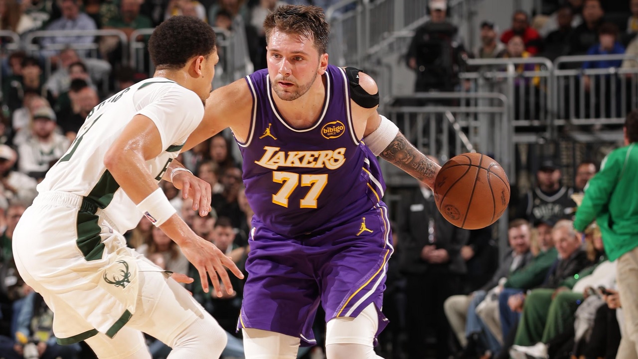 Luka Doncic sumringah Lakers bisa atasi perlawanan Bucks.