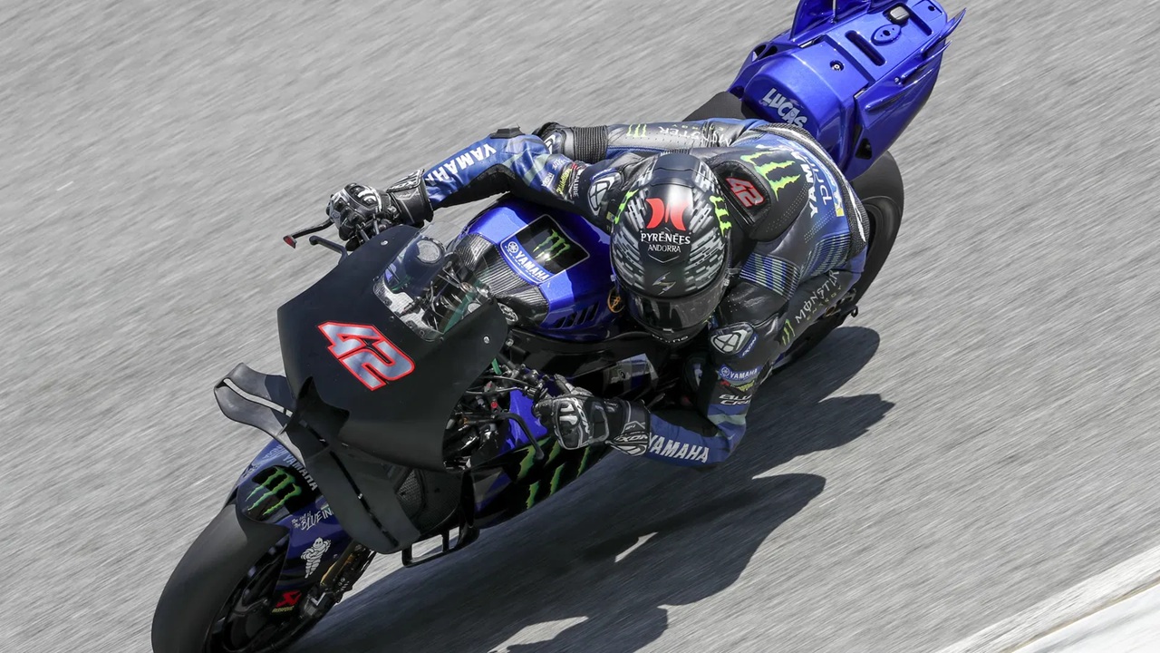 Alex Rins jajal motor Yamaha V4