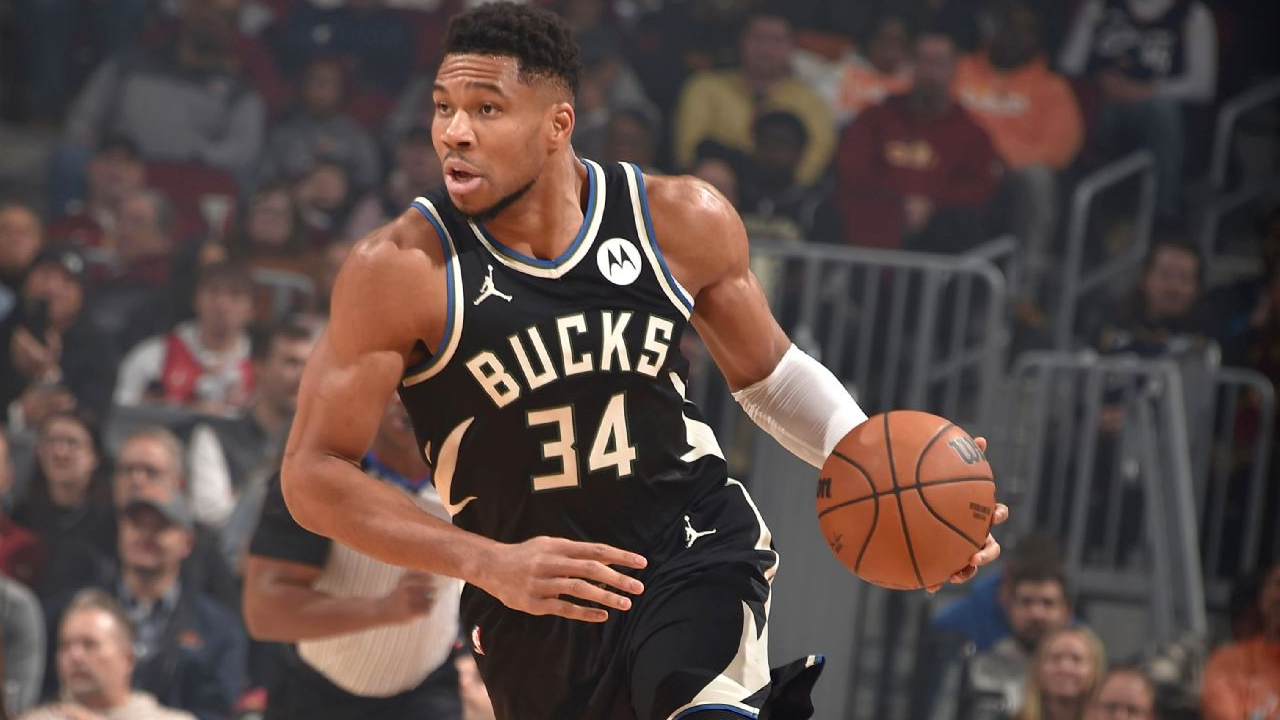 Cedera ini datang pada saat Giannis Antetokounmpo sedang tampil dalam salah satu awal musim terbaik sepanjang kariernya. (Foto: AP)