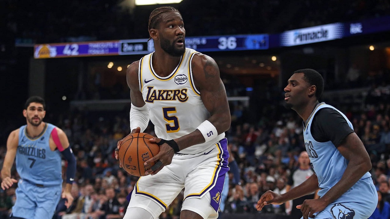 Deandre Ayton nyaman bertandem dengan Reaves dan Doncic.