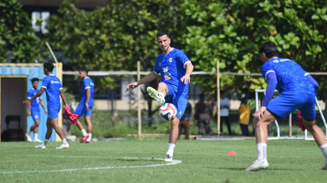 Gelandang Persib, Thom Haye