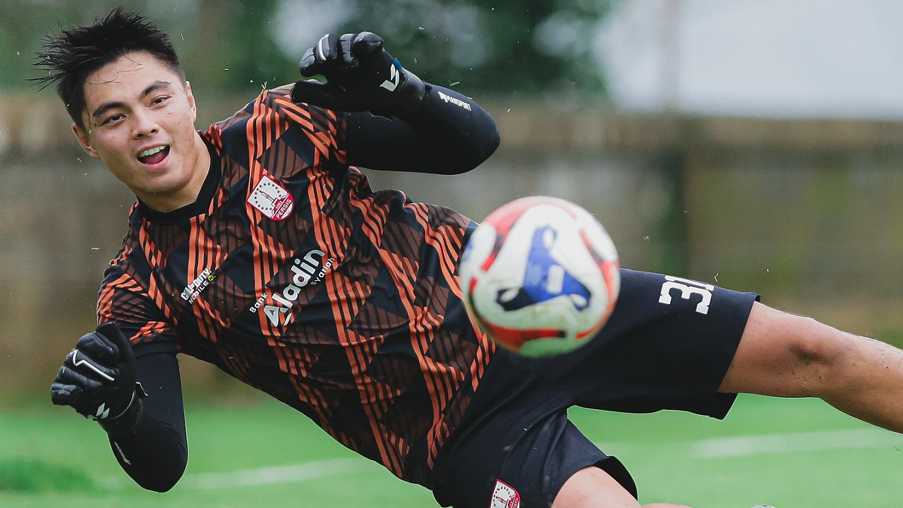 Kiper Persis Solo, Gianluca Pandeynuwu jadi kiper penyumbang assist pertama musim ini/foto dok Persis Solo