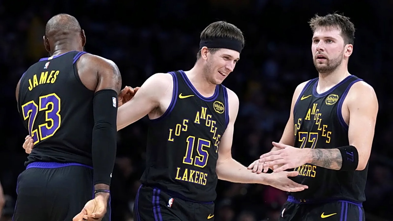 LeBron James kembali Bela Lakers, Reaves Mengolok-olok G League