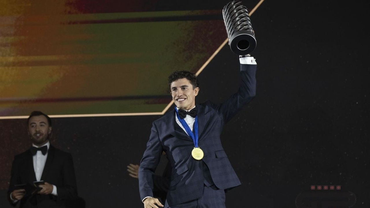 Valentino Rossi Dicemooh di MotoGP Award, Marc Marquez Justru Pasang Badan