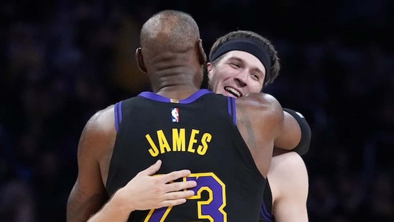 Austin Reaves Puji Gaya Playmaker LeBron James