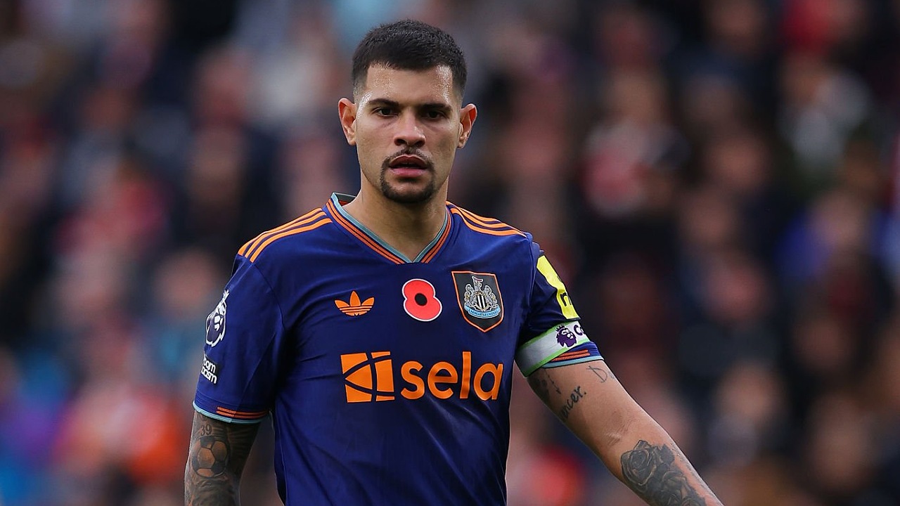 Kapten Newcastle United, Bruno Guimaraes. (Foto: James Gill - Danehouse/Getty Images)