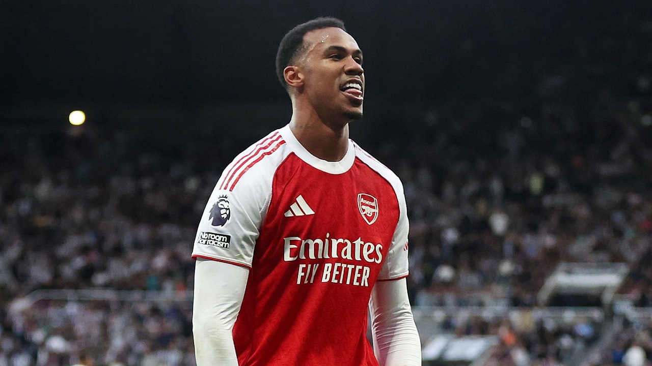 Alan Shearer membahas cedera yang menimpa Gabriel Magalhaes