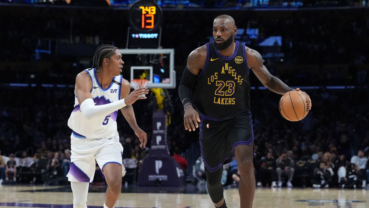 Untuk pertama kalinya dalam dua dekade, LeBron James mungkin perlu menyesuaikan diri dengan struktur yang sudah berjalan tanpa dirinya. (Foto: AP)