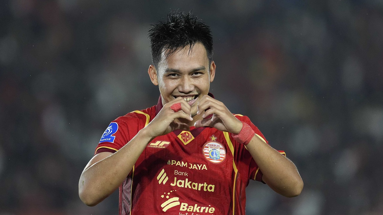 Pemain Persija Jakarta, Witan Sulaeman merayakan gol ke gawang Persik Kediri