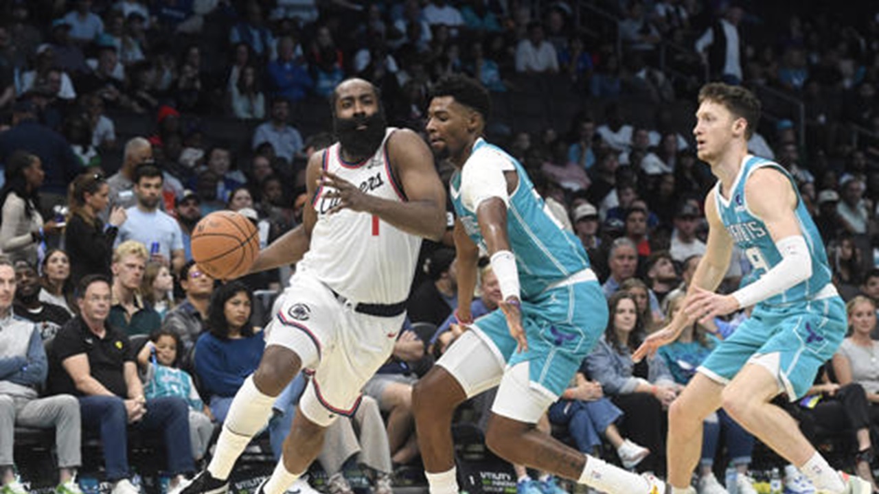 James Harden Cetak Rekor saat Hancurkan Hornets