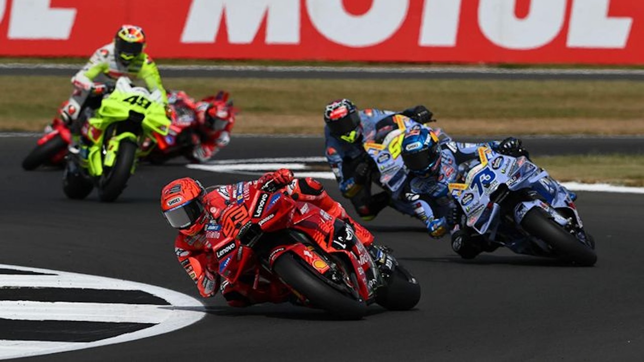 Marc Marquez bersaing dengan Alex Marquez dan Fermin Aldeguer