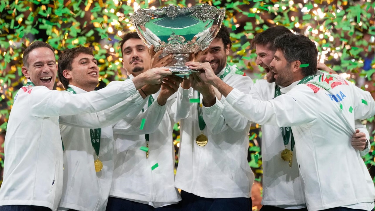 Kampiun Lagi, Reaksi Tim Italia Usai Angkat Trofi Davis Cup Ketiga