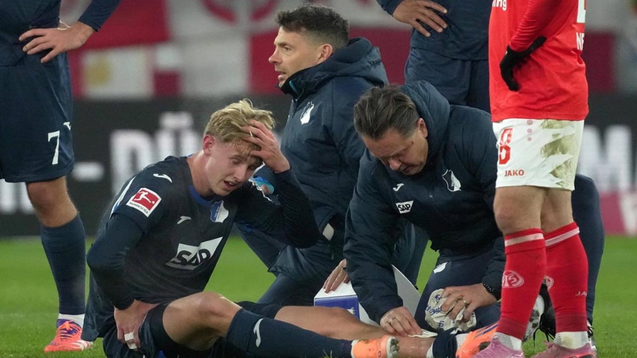 Max Moerstedt Mendapat Perawatan Usai Ditekel Dominik Kohr (Sumber: IMAGO/nordphoto GmbH / Bratic)