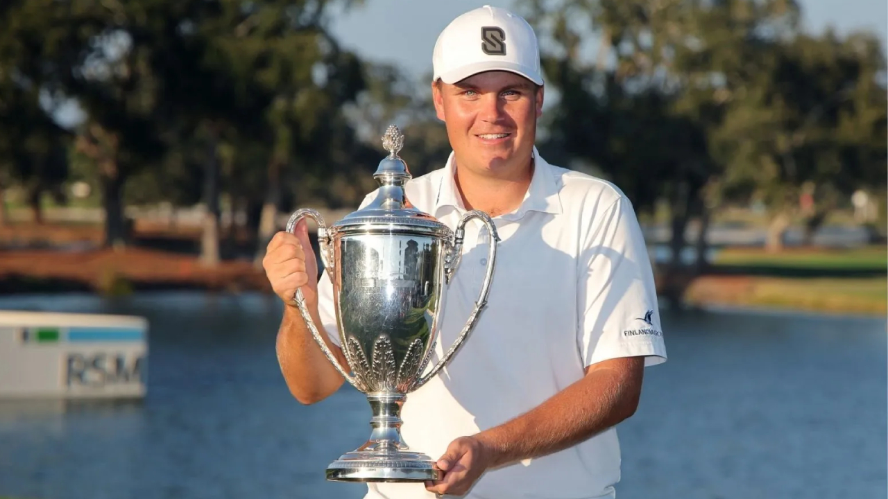 Sami Valimaki berpose dengan trofi RSM Classic. (Foto: Golf Digest)