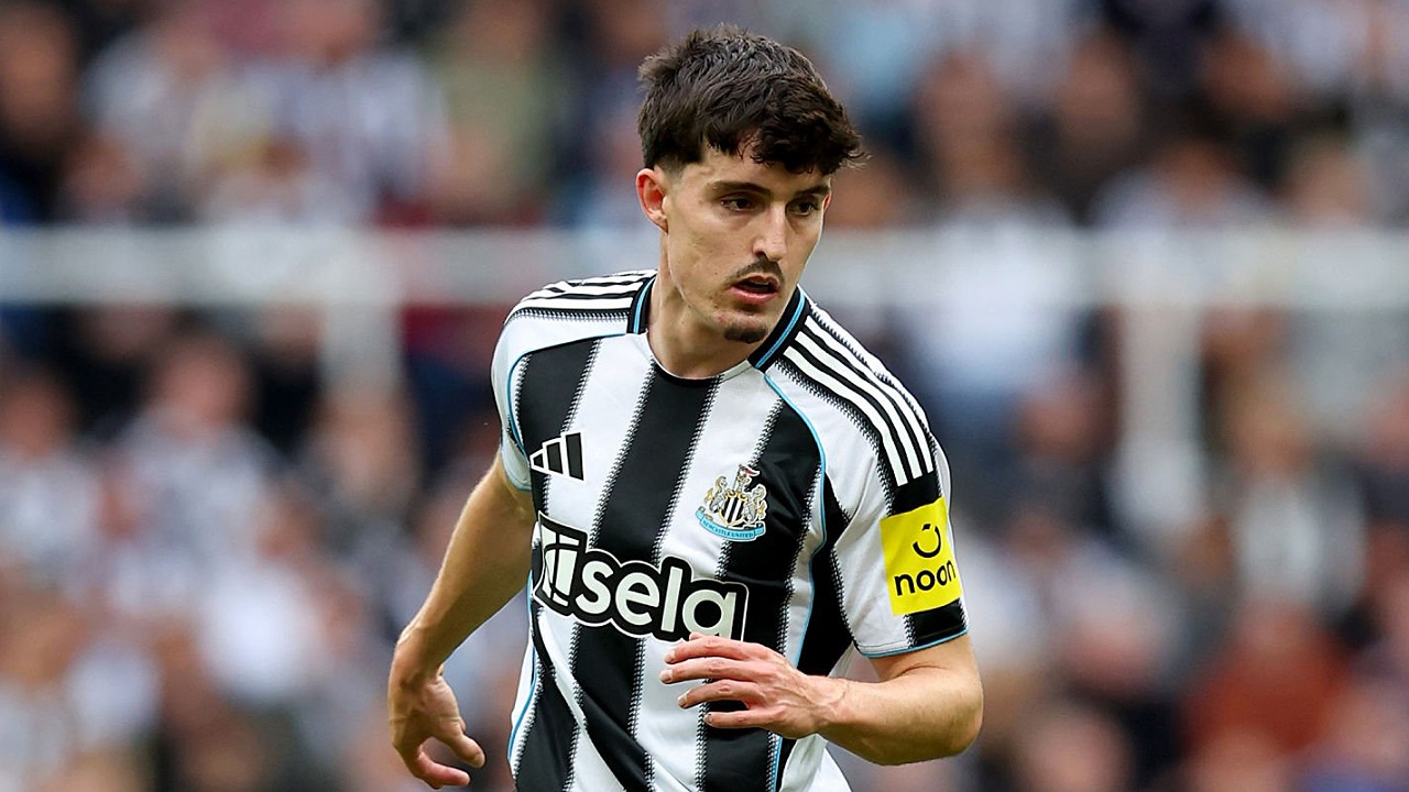 Tino Livramento Buka Suara soal Rumor ke Man City, Jawabannya Tegas