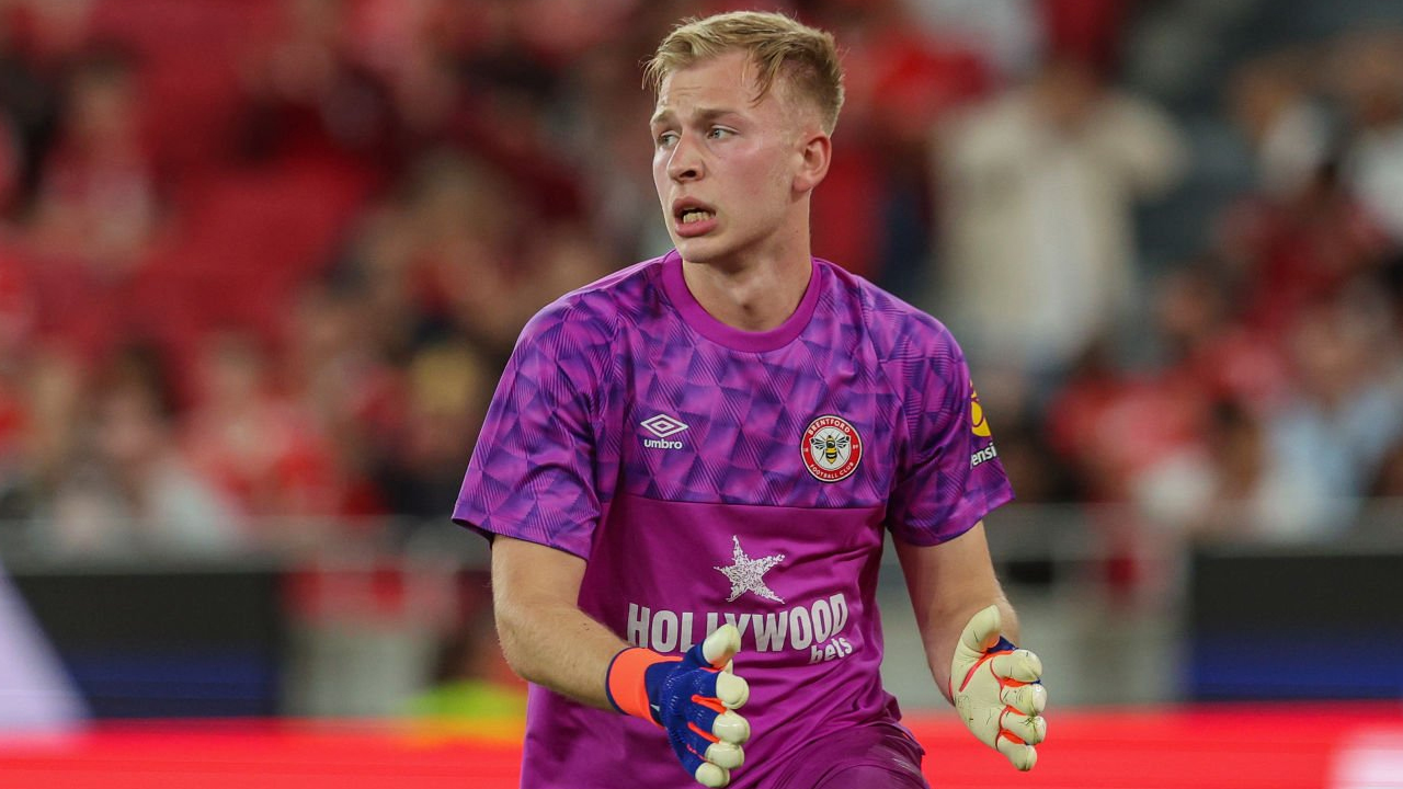 Butuh Menit Bermain, Brentford Akan Pinjamkan Matthew Cox di Januari