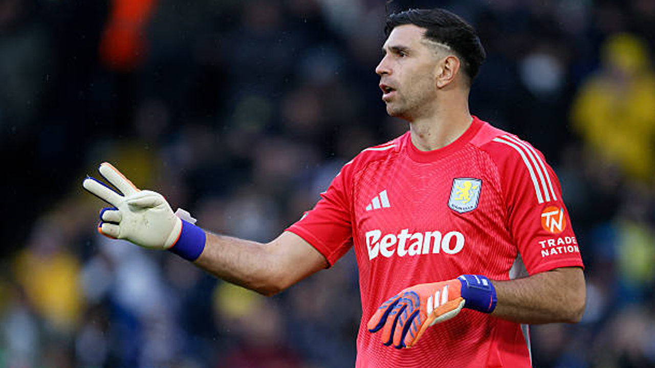 Emiliano Martinez Akan 'Bantu' Aston Villa Datangkan Bek Argentina Ini