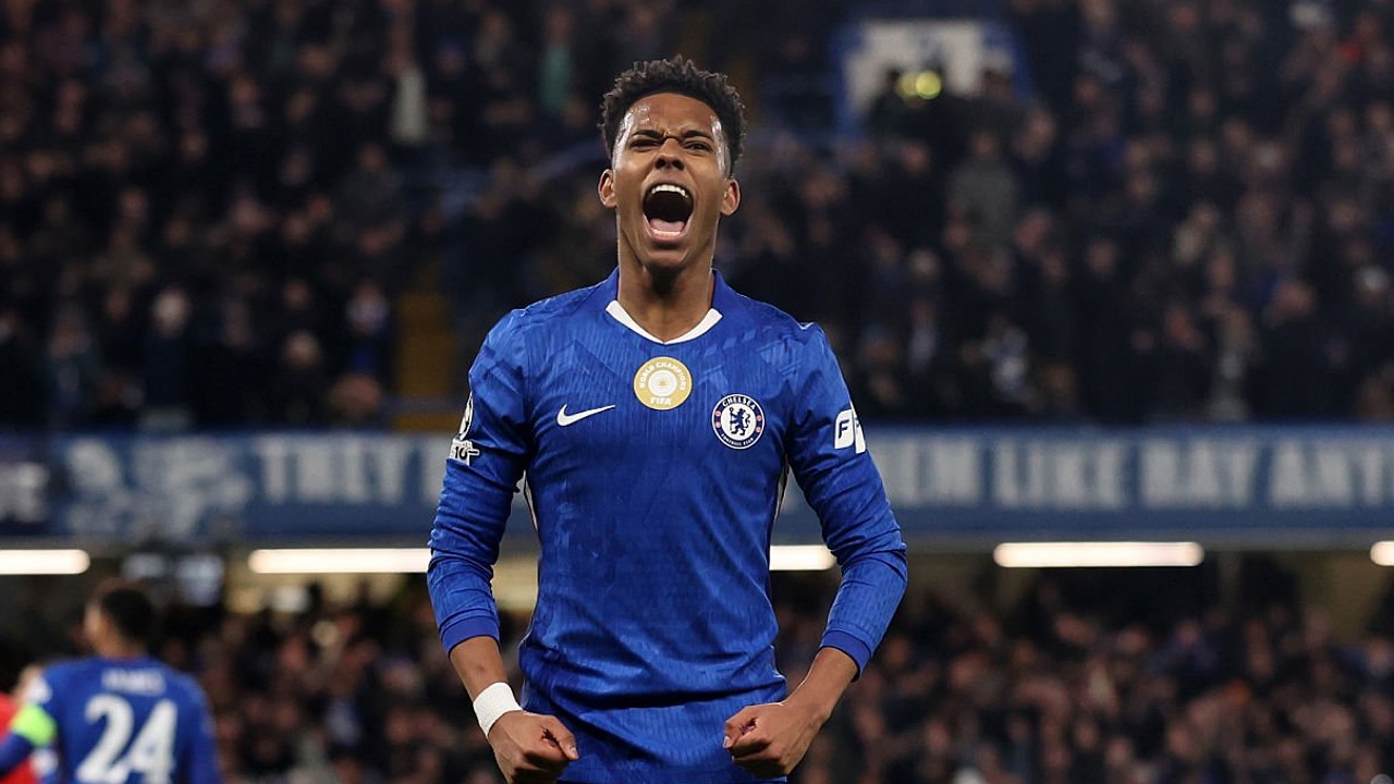 Enzo Maresca Tegaskan Belum Waktunya Bandingkan Estevao dengan Mess