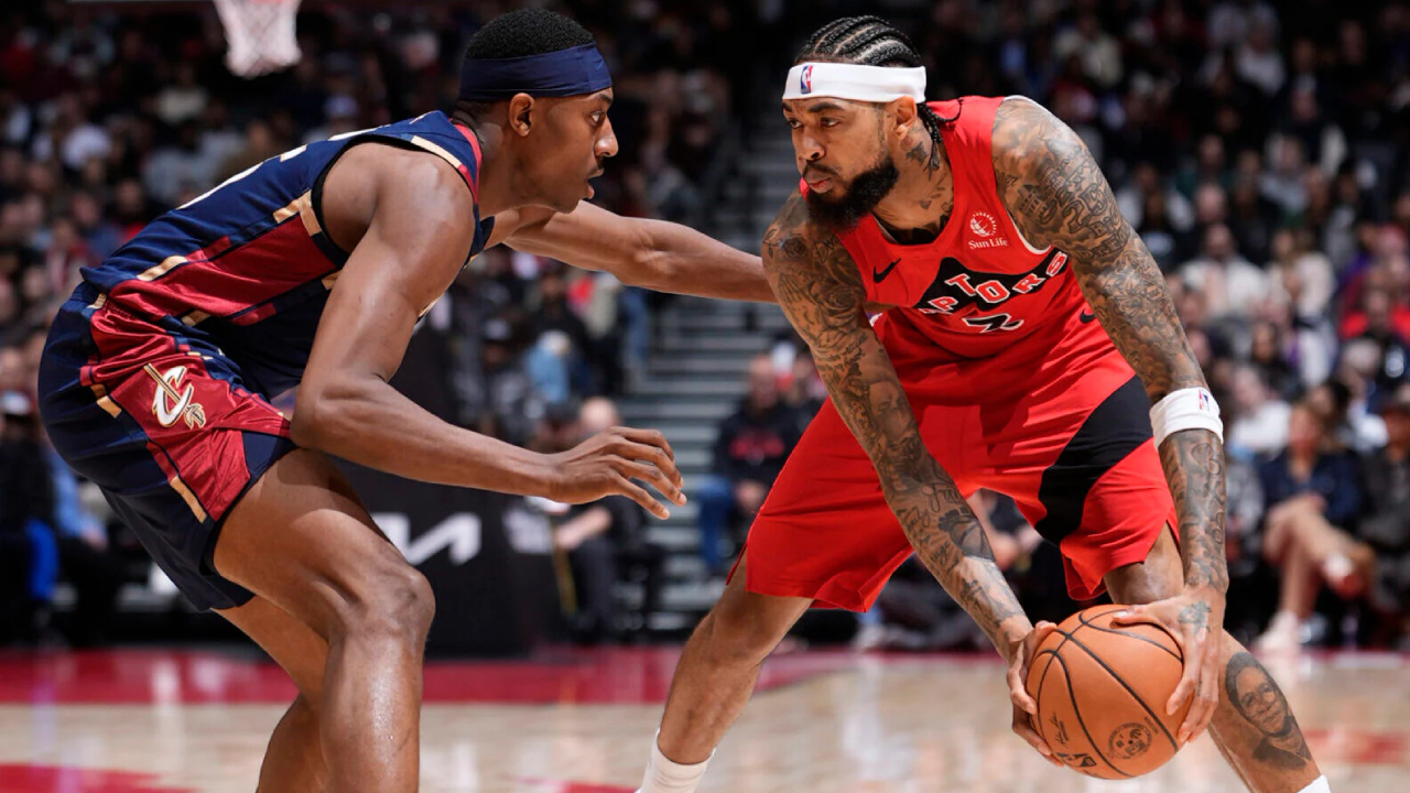 Brandon Ingram (kanan) mencetak 37 poin saat Toronto Raptors mengalahkan tim tamu Cleveland Cavaliers dengan skor 110-99 pada Senin (24/11). (Foto: AP)