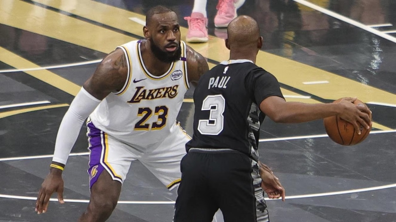 LeBron James ingin Chris Paul nikmati tahun terakhirnya.