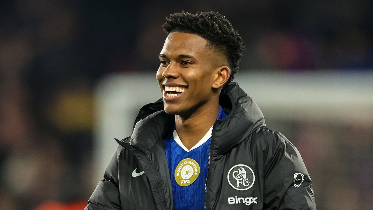 Thierry Henry Terpukau, Estevao Disebut Mirip Ryan Giggs Usai Bantai Barca