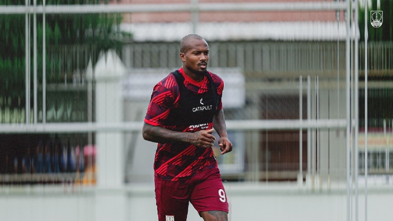 Penyerang Persis Solo, Gervane Kastaneer