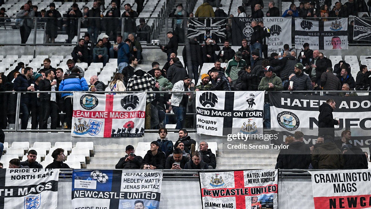 Pendukung Newcastle United di laga melawan Marseille