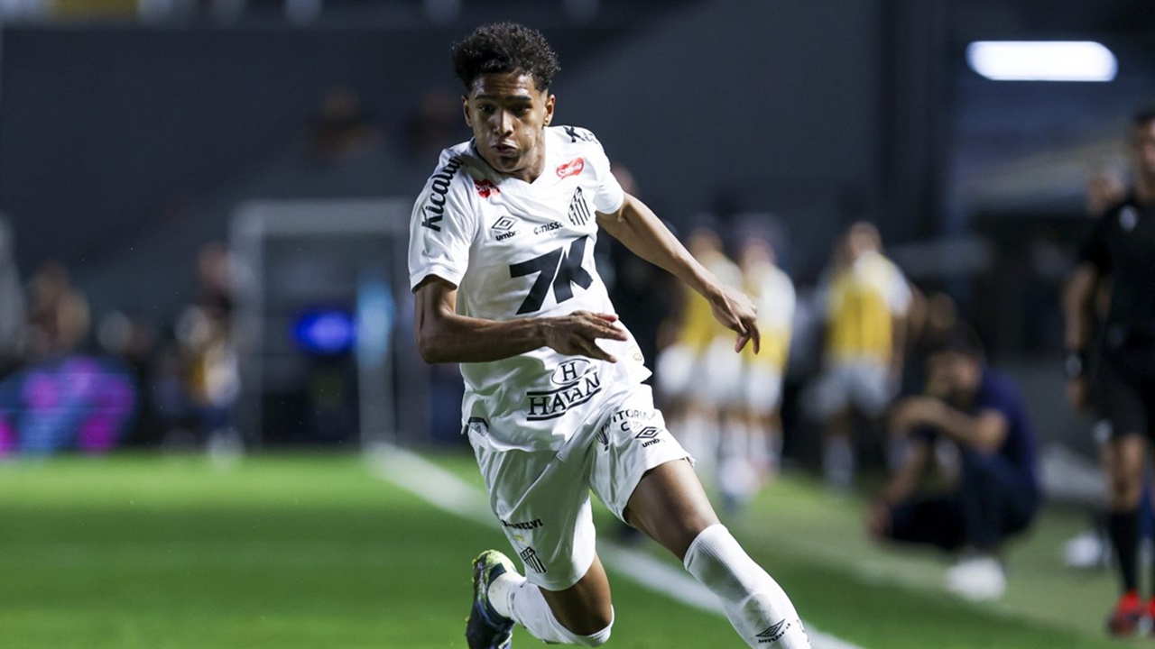 Barcelona Telah Siapkan Dana untuk Mendatangkan Bek Brasil