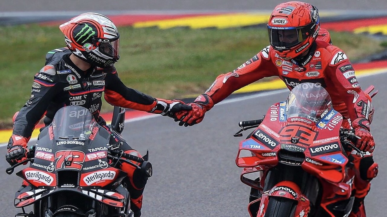 Marc Marquez dan Marco Bezzecchi (Aprilia)