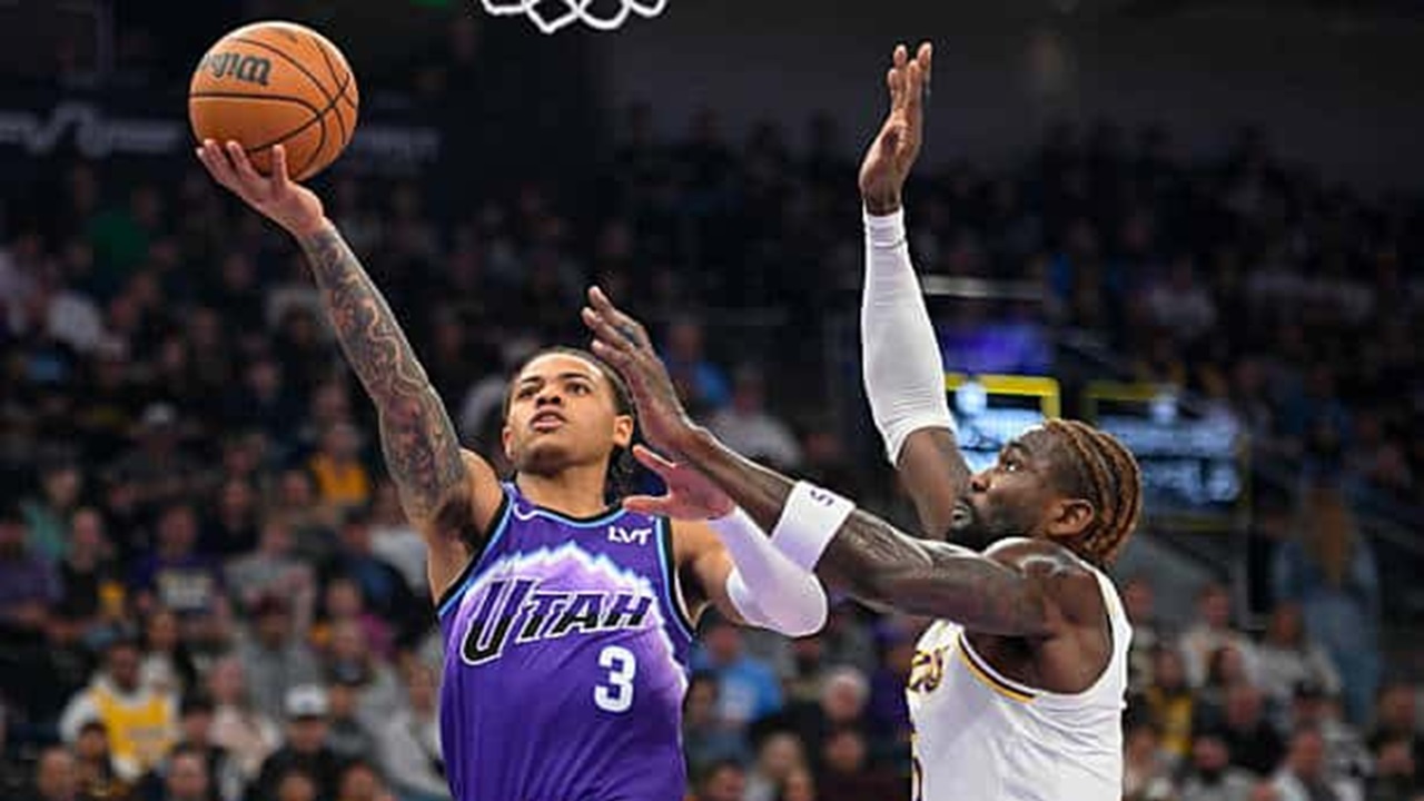 Deandre Ayton Puji Kemampuan Austin Reaves Mencetak Poin