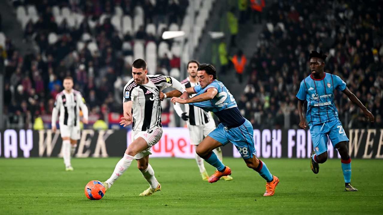 Dusan Vlahovic menepi di laga kontra Cagliari (Image: Juventus)