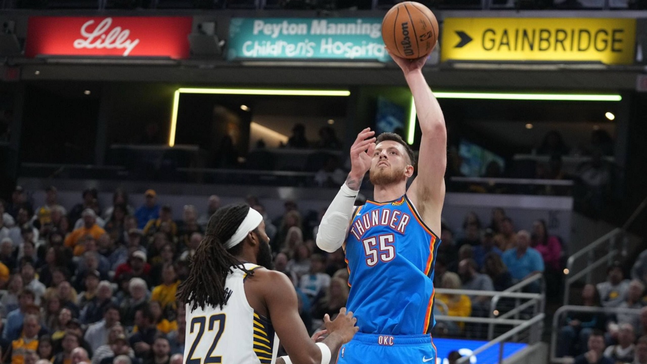 Cedera betis paksa Isaiah Hartenstein menepi 2 pekan.