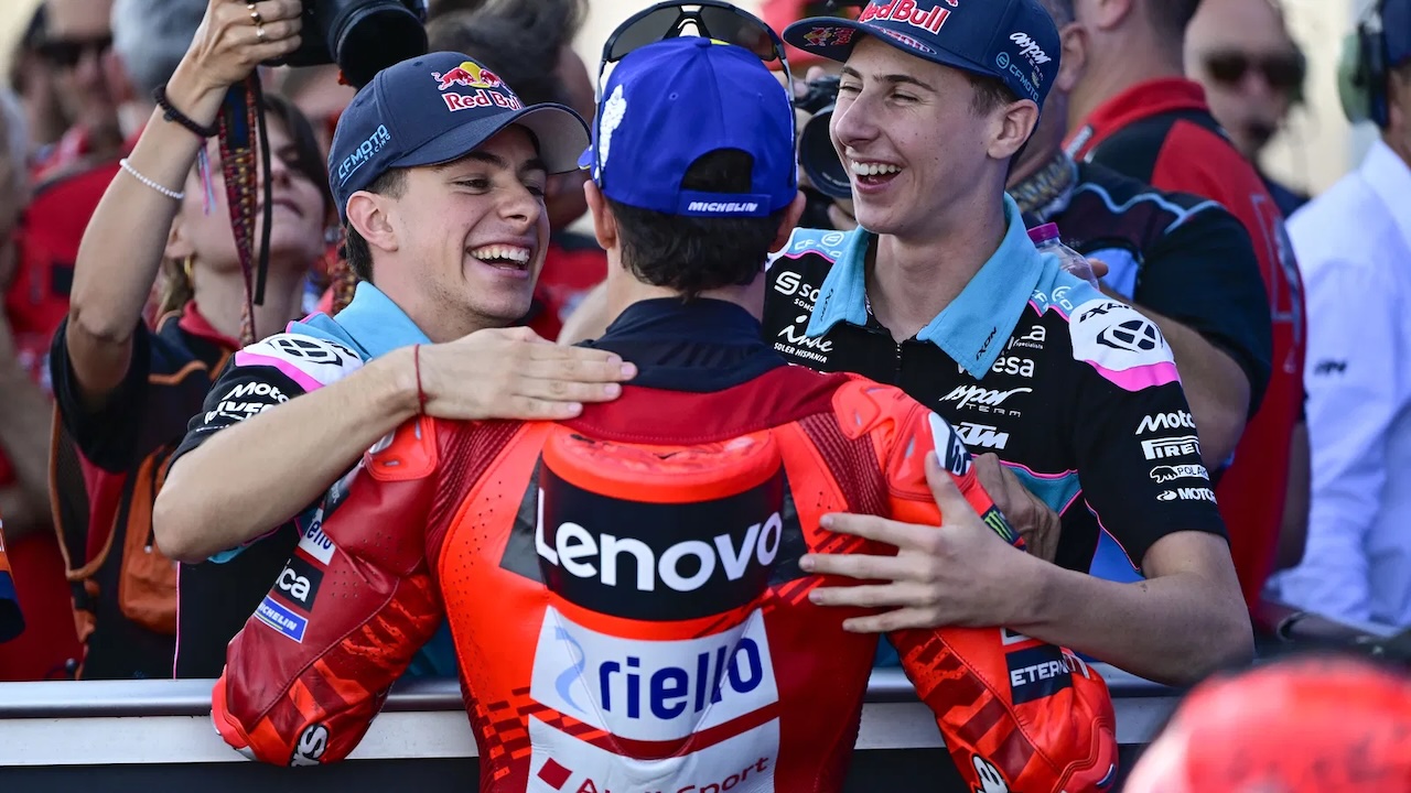Mirip Valentino Rossi, Marc Marquez Diam-Diam Jadi Mentor Generasi Muda