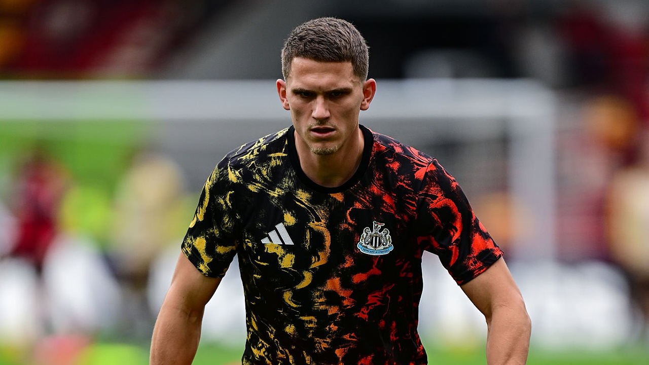 Bek Newcastle United, Sven Botman