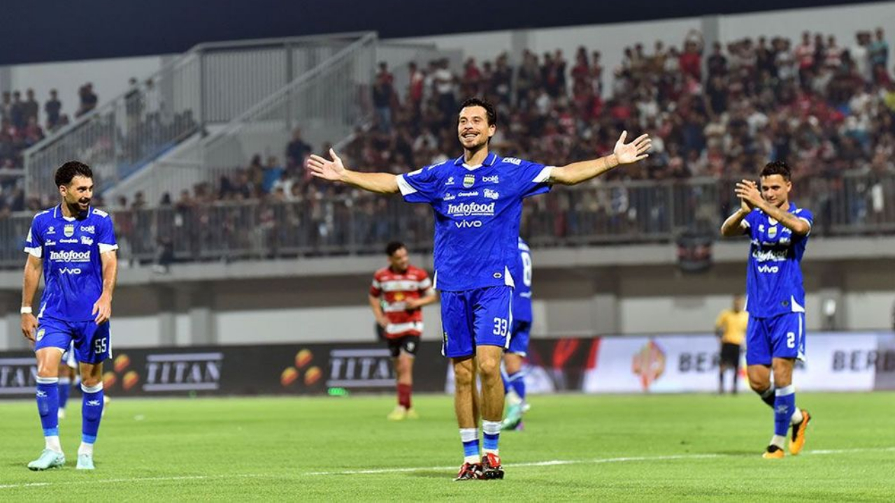 Thom Haye cetak gol perdana untuk Persib