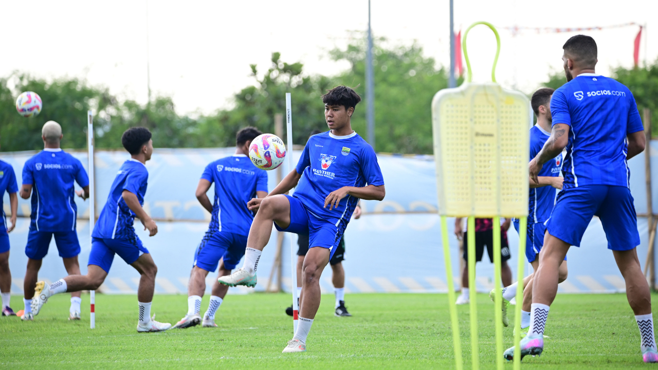 Gelandang muda Persib, Nazriel Alfaro