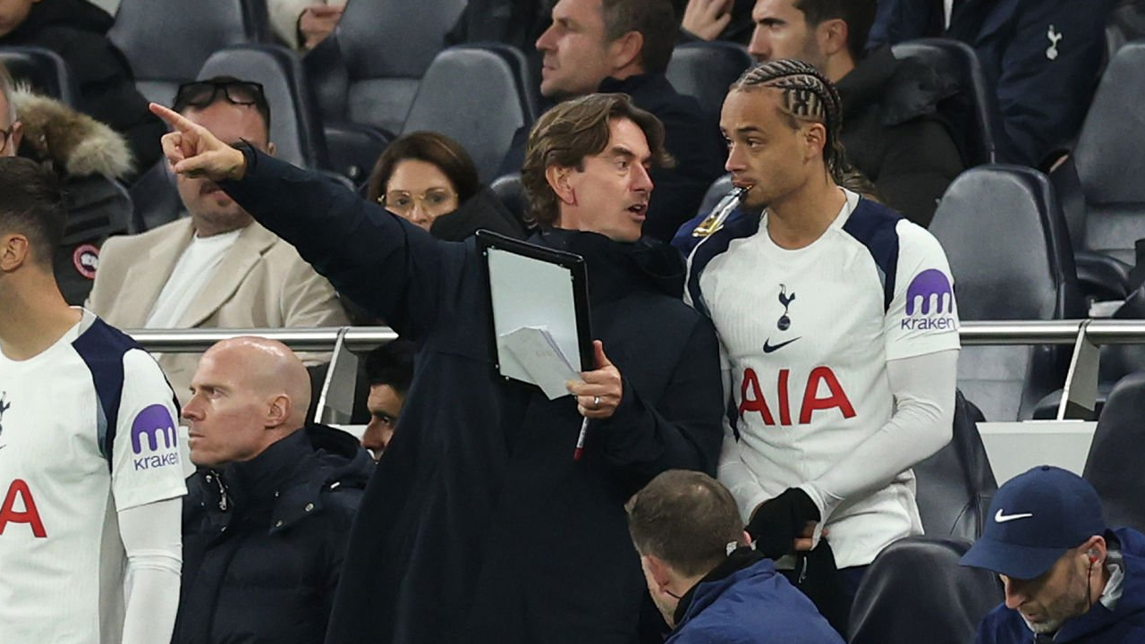 Adaptasi di Premier League Sulit, Thomas Frank Puji Kualitas Xavi Simons