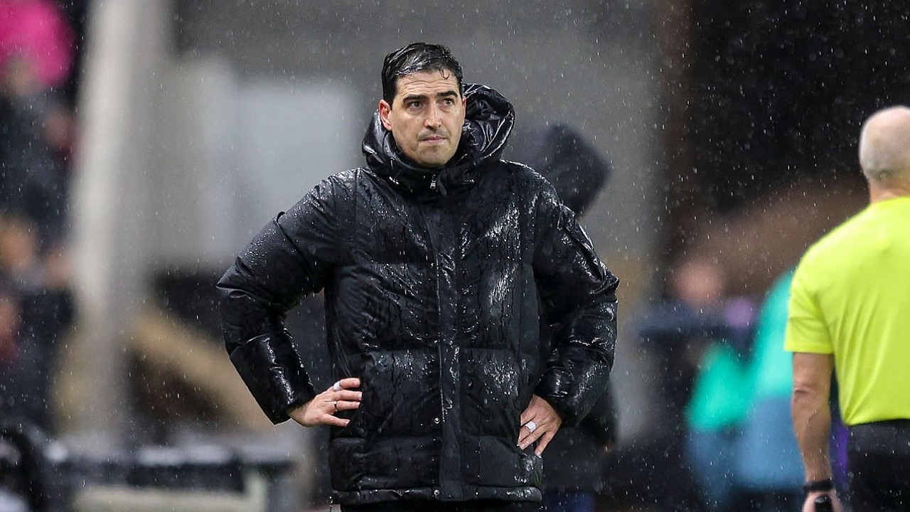 Andoni Iraola Desak Bournemouth Lebih Tenang soal Keputusan Wasit