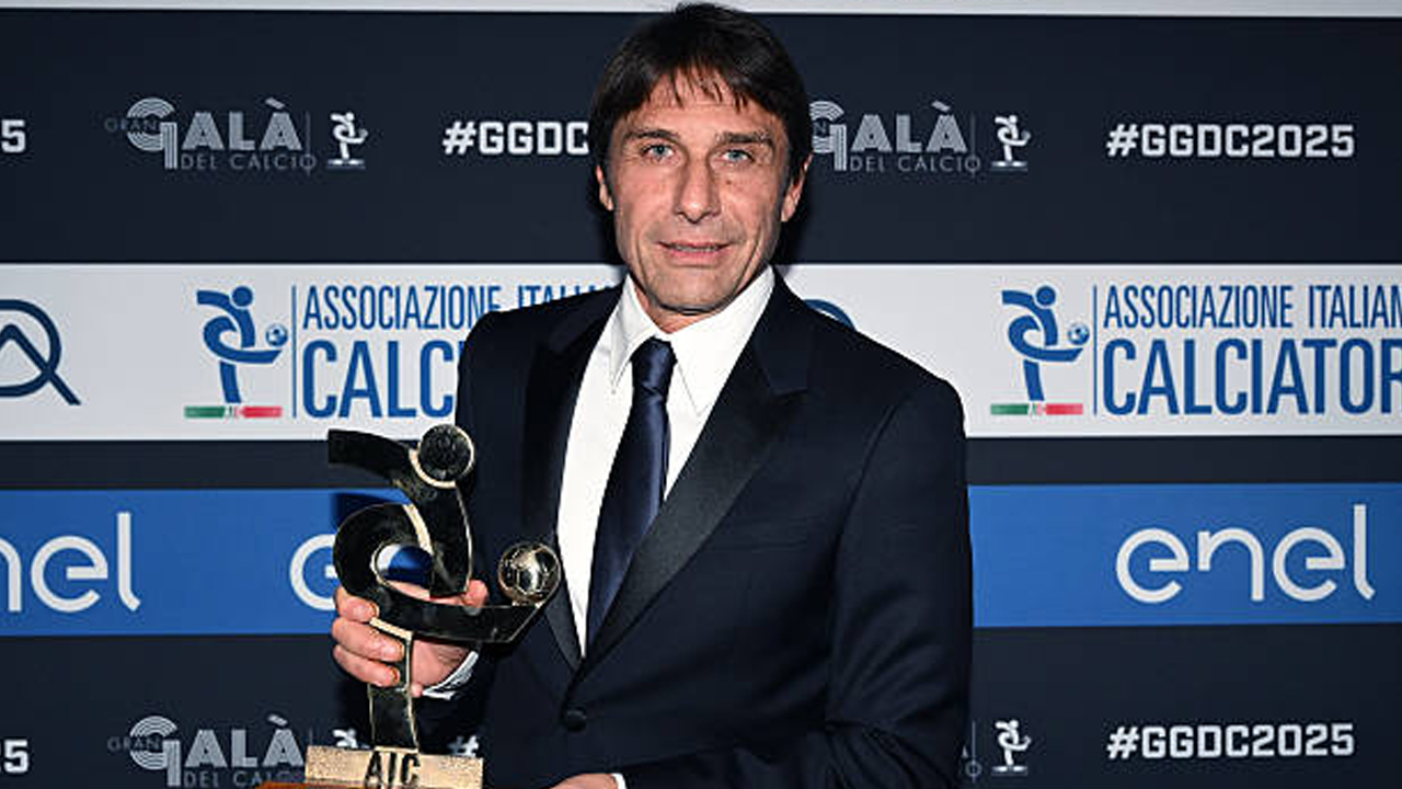 Antonio Conte Dinobatkan Sebagai Pelatih Terbaik Serie A 2025
