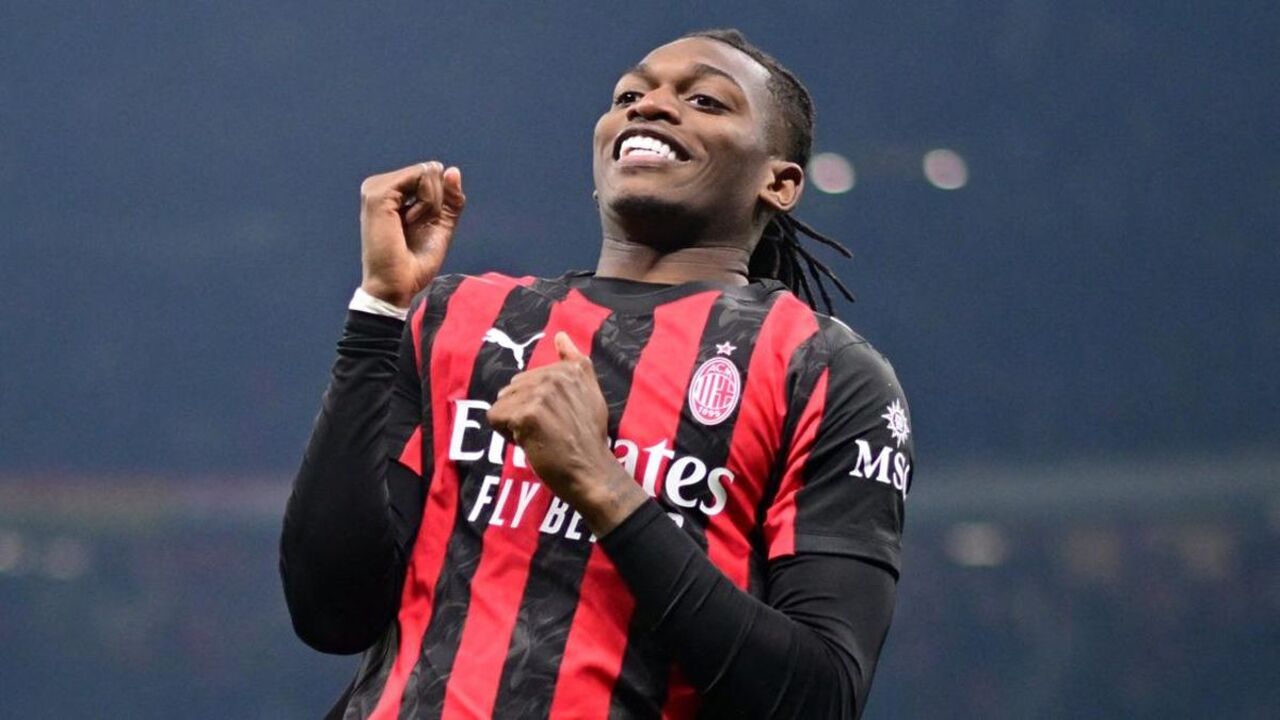 Rafael Leao merayakan golnya ke gawang Lazio saat AC Milan menang 1-0 di pekan ke-13 Serie A, Minggu (30/11) dini hari / via Getty Images