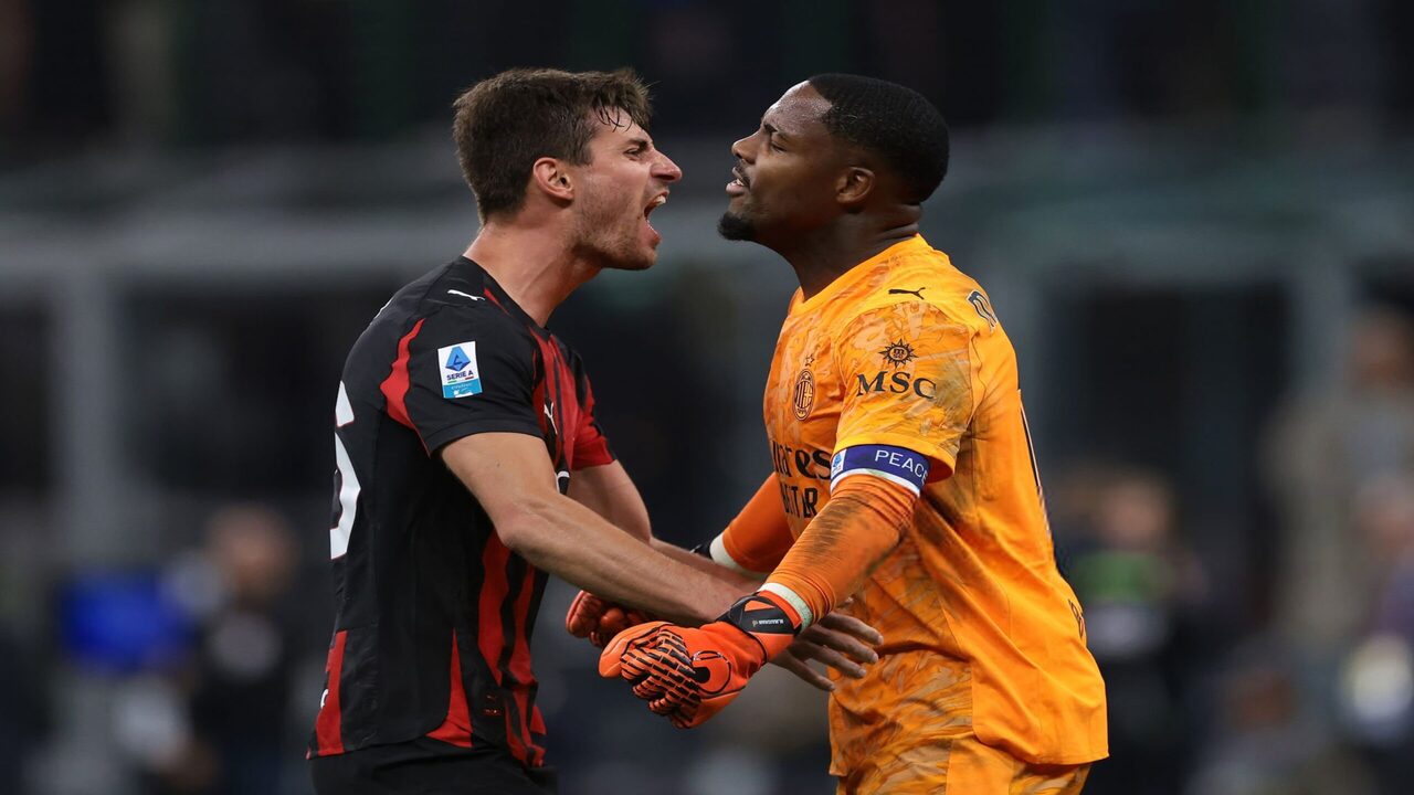 Matteo Gabbia mendesak Mike Maignan untuk segera memperpanjang kontraknya bersama AC Milan / via Getty Images