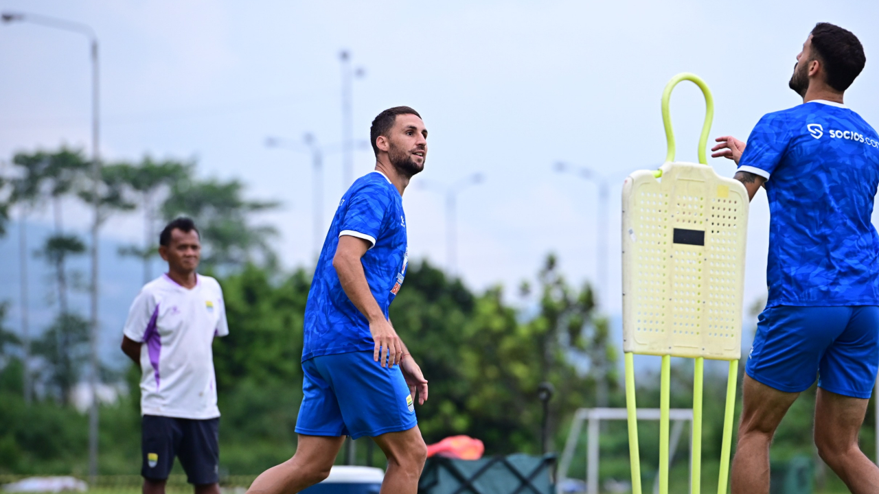Gelandang Persib, Luciano Guaycochea
