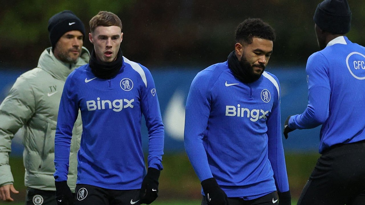 Cole Palmer dan Reece James. (Foto: Adrian Dennis/AFP via Getty Images)