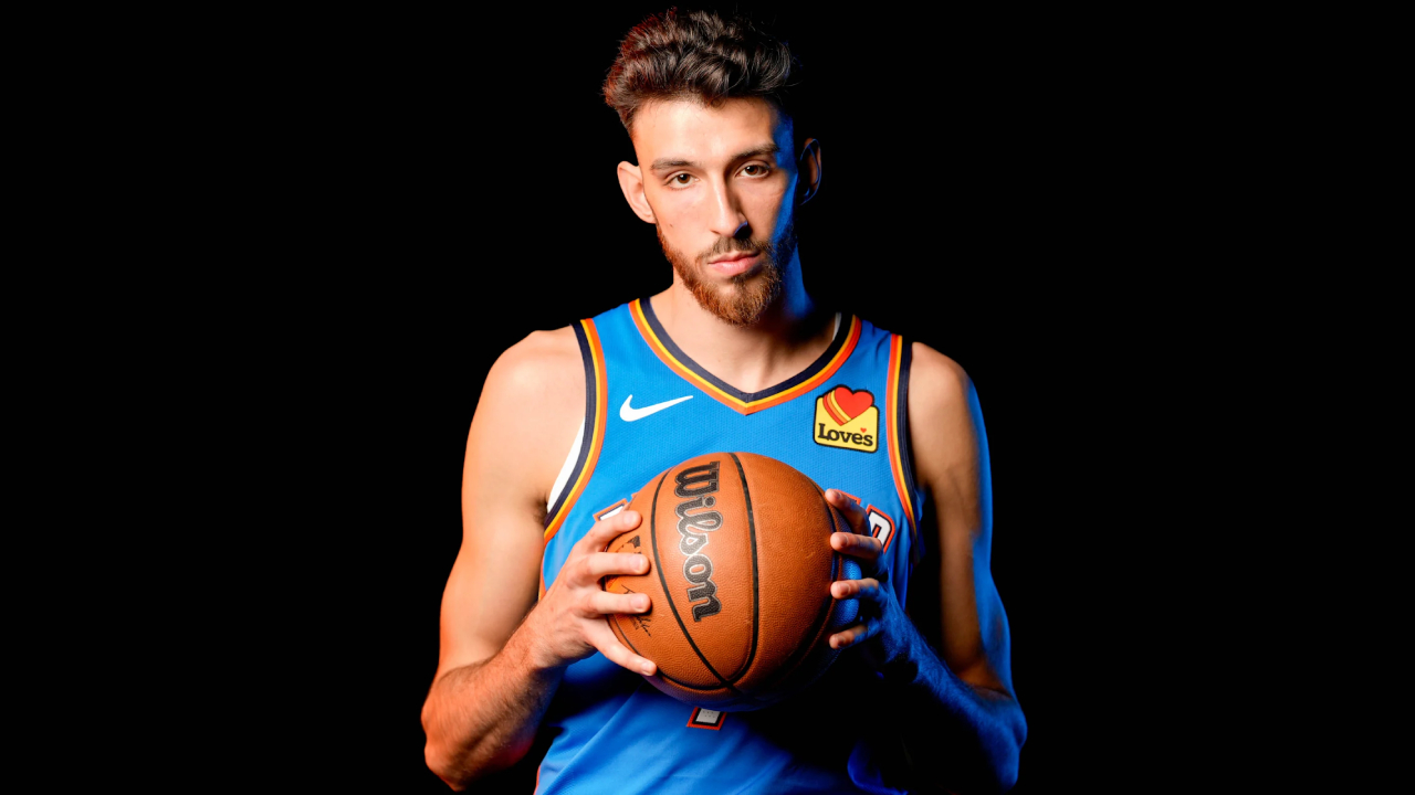 Di mata rekan setim dan pelatih, Chet Holmgren bukan hanya pemain besar dengan kemampuan tembakan jarak jauh, tetapi juga salah satu pelindung ring terbaik liga. (Foto: AP)