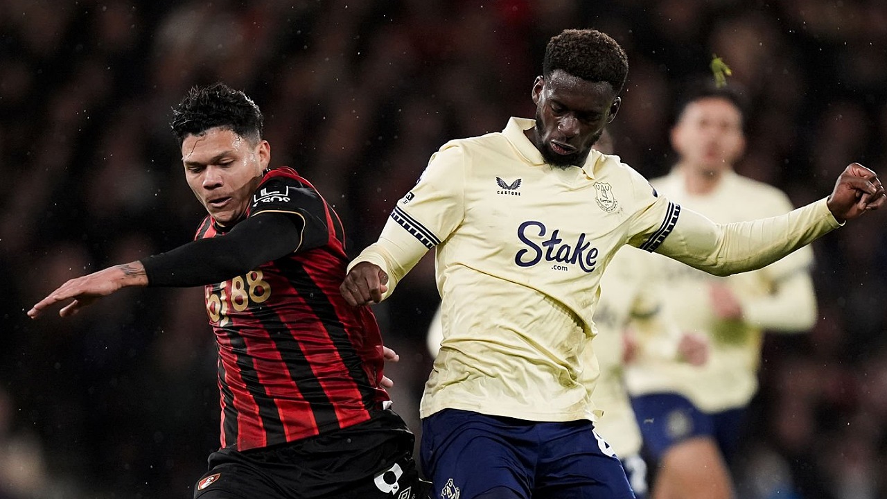 Tim Iroegbunam dipuji rekannya di Everton, Kiernan Dewsbury-Hall