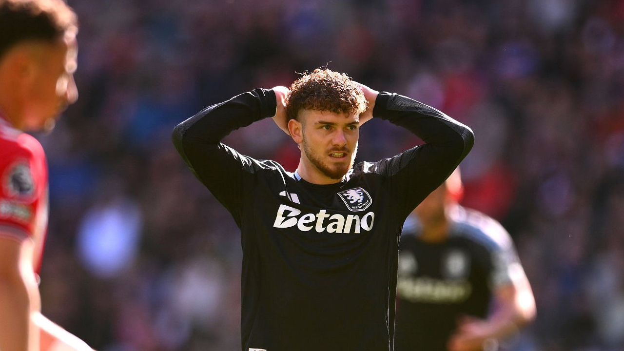 Muncul di Konten Natal Aston Villa, Apa Kabar Harvey Elliott?