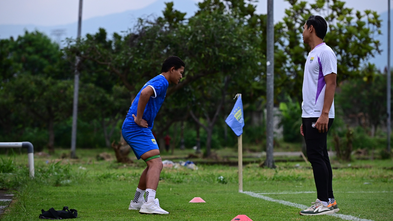 Persib ungkap kabar terbaru dari cedera Adam Alis dan Andrew Jung